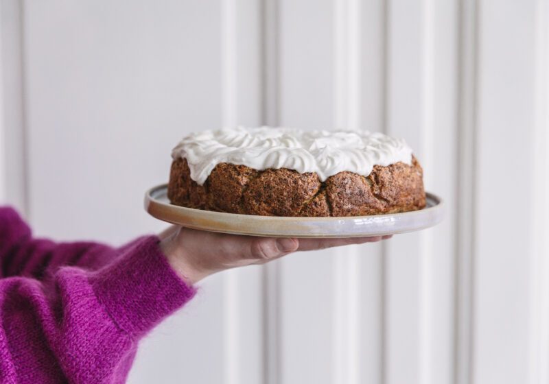 Glutenfri morotskaka med FiberHUSK med en apelsinfrosting